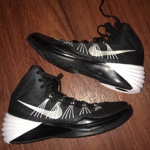 Women’s Nike hyperdunk basketball shoes